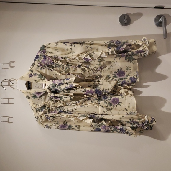 Ruffled Blouse - M - Picture 1 of 8